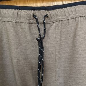 Men's Columbia Elastic Drawstring Tan Khaki color Shorts in excellent cond XL